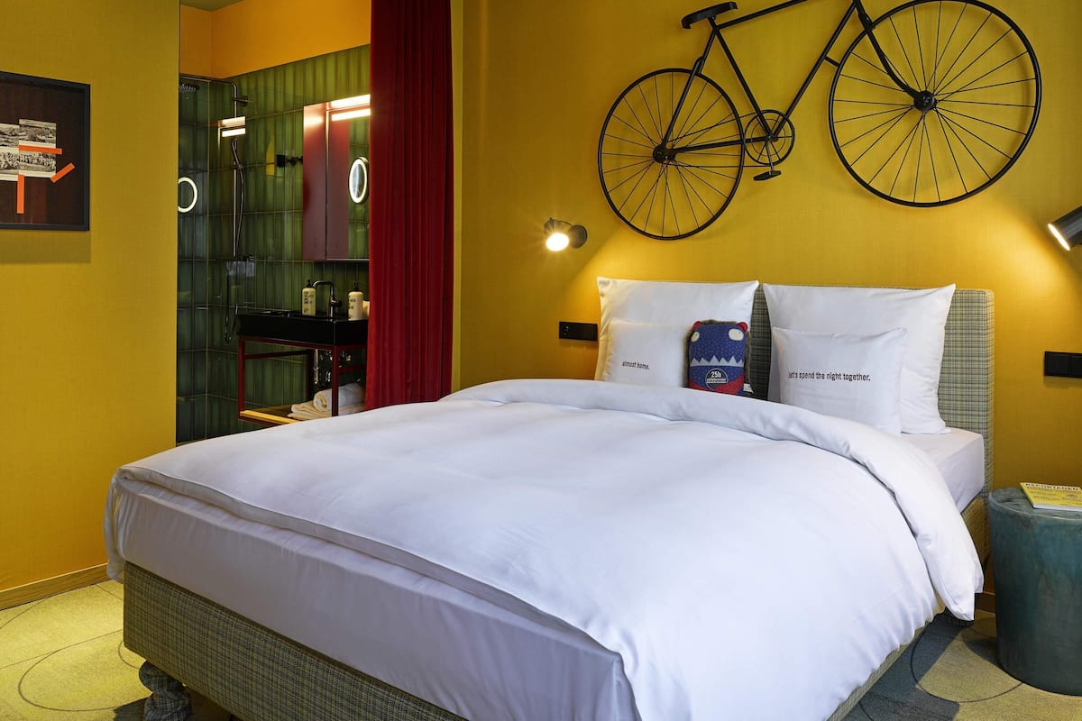 Large | Ropa de cama de alta calidad, edredón y minibar