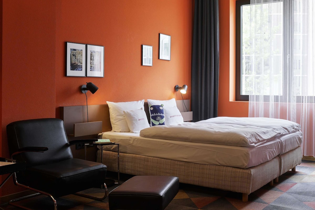 Extra Large | Literie de qualité, couette en duvet, minibar, coffre-fort