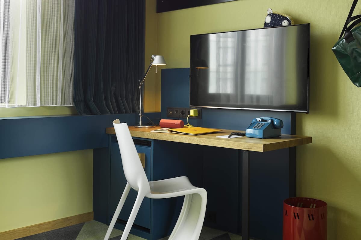 Small | Hochwertige Bettwaren, Daunenbettdecken, Minibar, Zimmersafe