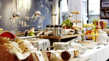Daily full breakfast (EUR 27 per person)