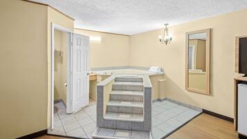 Studiosvit Deluxe - 1 kingsize-säng - icke-rökare | Bubbelbad