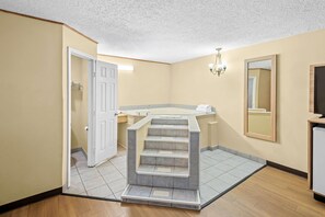 Jetted tub - Days Inn by Wyndham Lafayette Near Lafayette Airport (Lafayette)