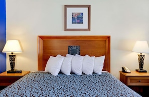 1 bedroom, desk, iron/ironing board, rollaway beds - Days Inn by Wyndham Lafayette Near Lafayette Airport (Lafayette)