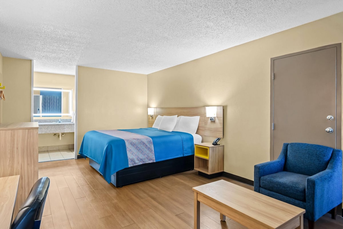 1 chambre, bureau, fer et planche à repasser, Wi-Fi gratuit