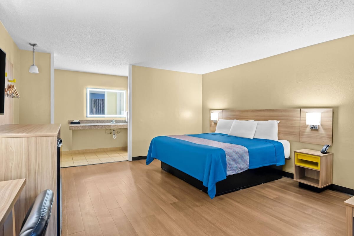 1 chambre, bureau, fer et planche à repasser, Wi-Fi gratuit