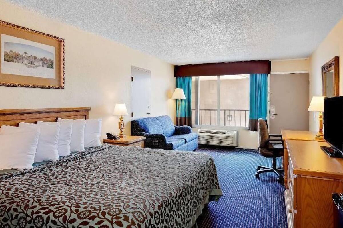 1 bedroom, desk, iron/ironing board, free WiFi