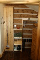 Guest Cabin (No Pets) | Room amenity