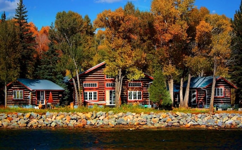 Riverside Meadows Cabins