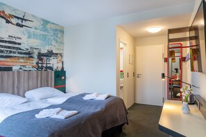Good Morning Twin Room Plus | Blackout drapes, free cribs/infant beds, free WiFi, bed sheets - Good Morning Berlin City West (Berlin)