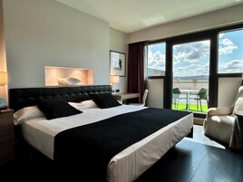 Superior Double Room (with terrace) | Minibar, in-room safe, desk, laptop workspace