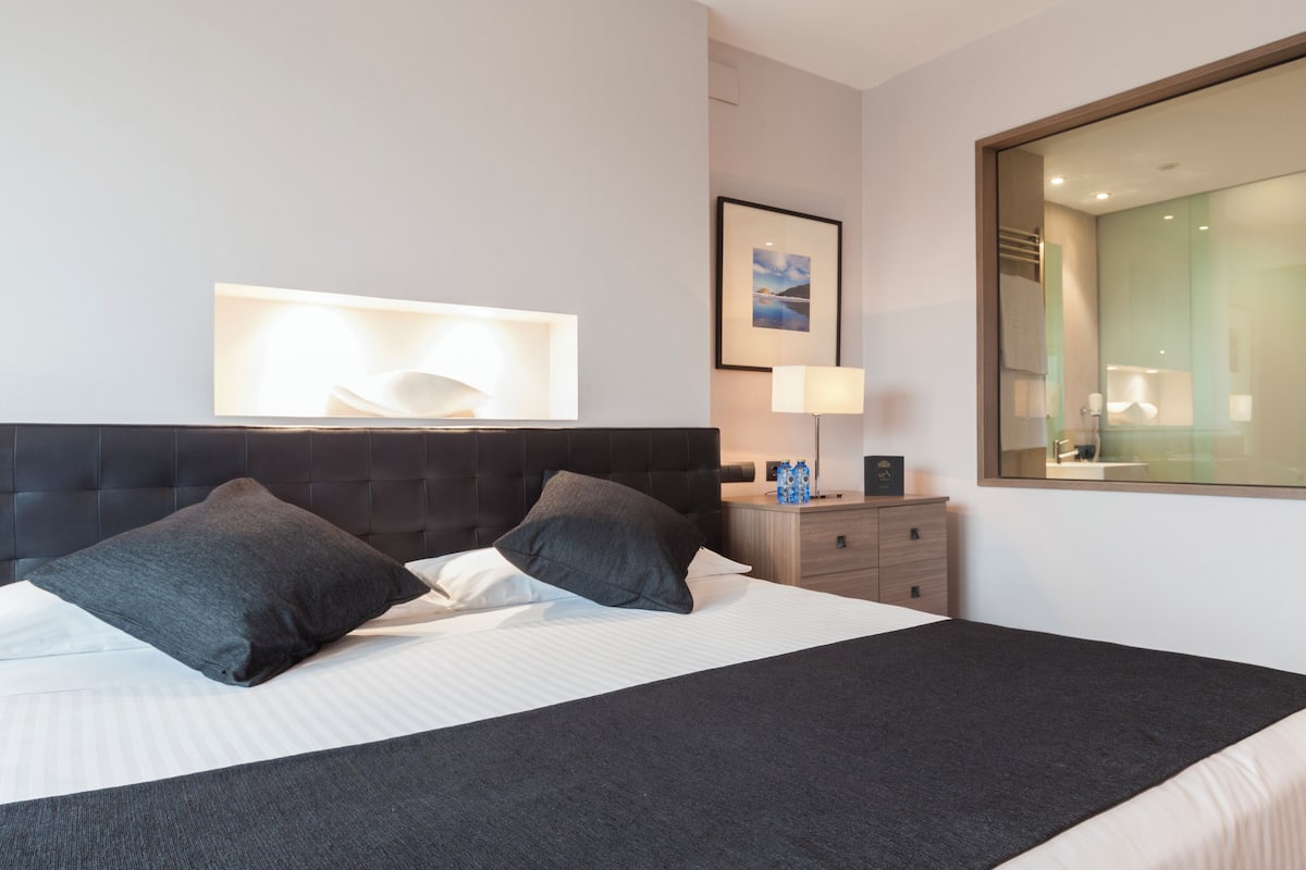 Minibar, coffre-fort, bureau