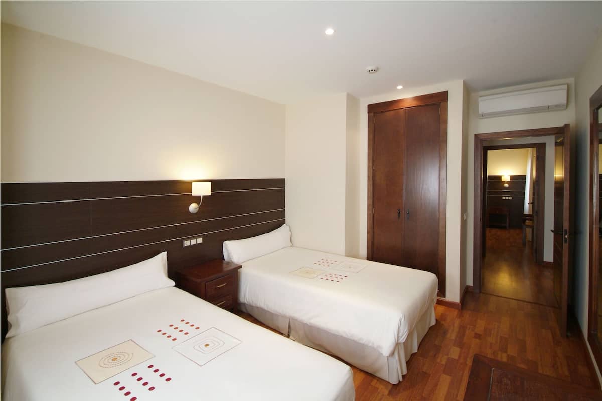 1 slaapkamer, een kluis op de kamer, individueel gedecoreerd