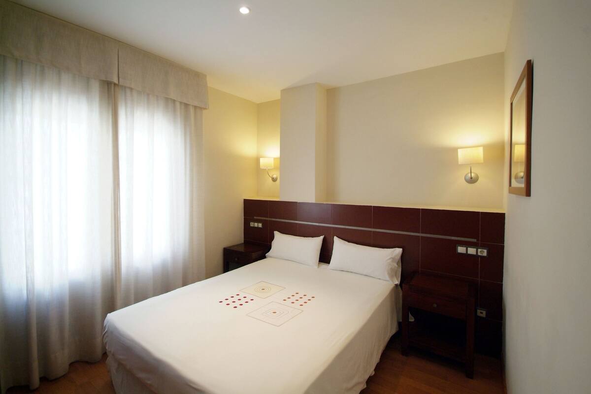 1 bedroom, in-room safe, individually decorated, iron/ironing board