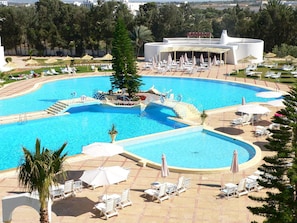 Indoor pool, outdoor pool, sun loungers - Hotel Liberty Resort (Monastir)