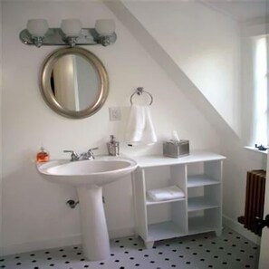 Bathroom - IvyWild Inn (Wenatchee)