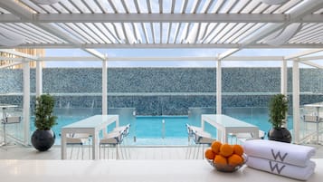 Outdoor pool, free pool cabanas, pool loungers