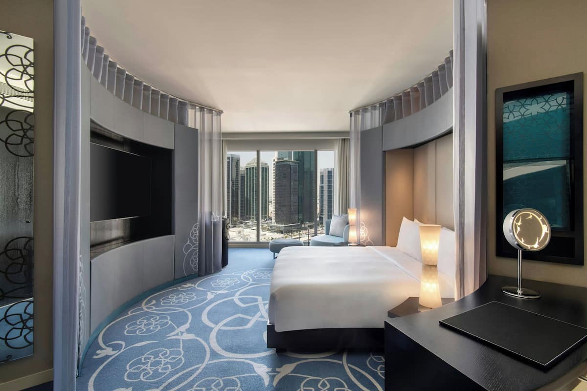 Deluxe Room, 1 King Bed, City View | Minibar, in-room safe, desk, laptop workspace