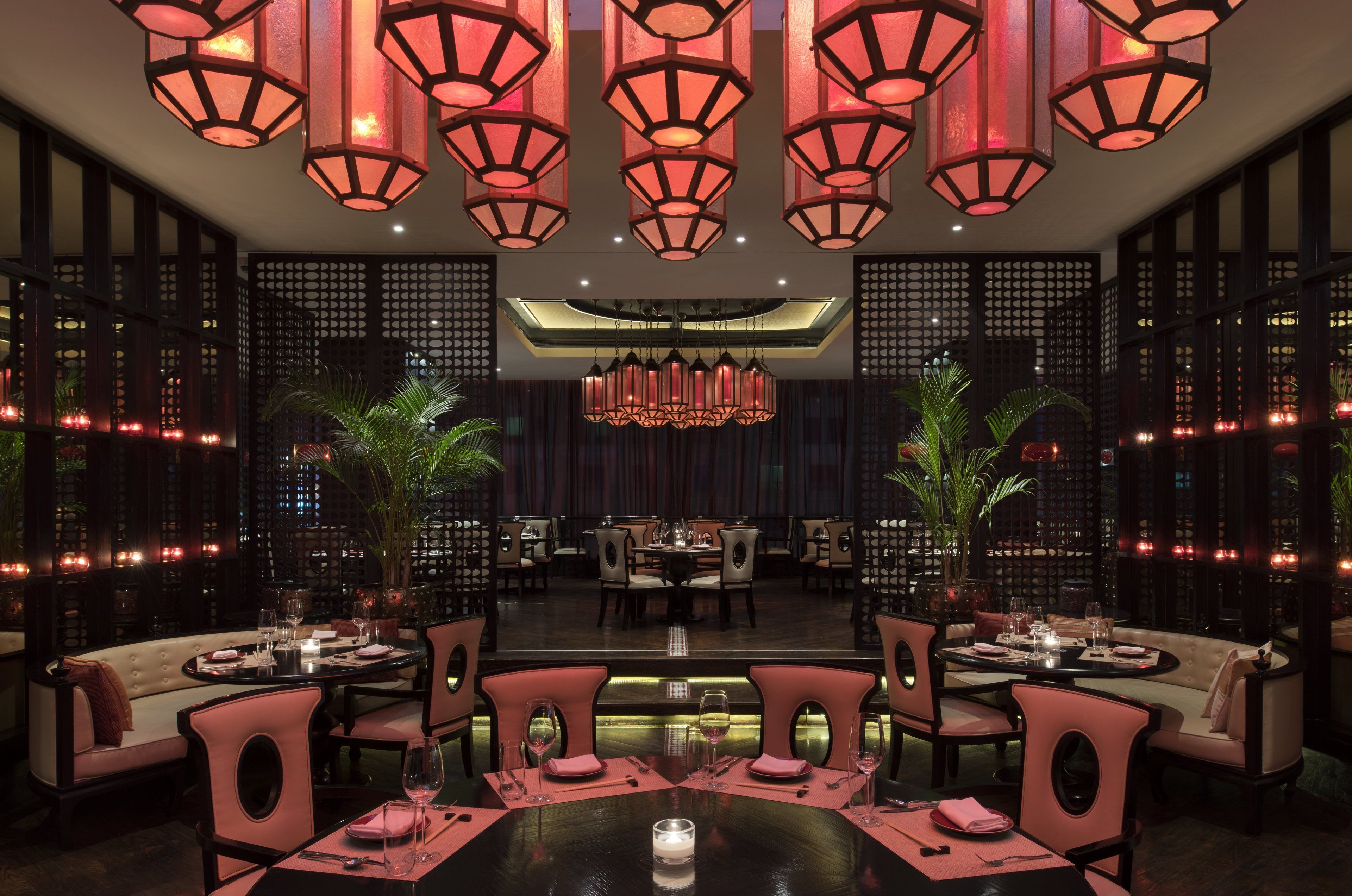 3 restaurants, breakfast, lunch, dinner served; international cuisine