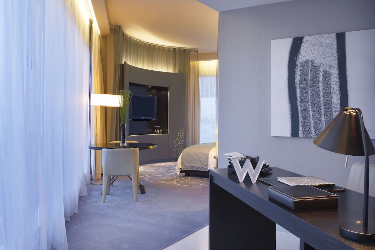 Minibar, in-room safe, desk, laptop workspace