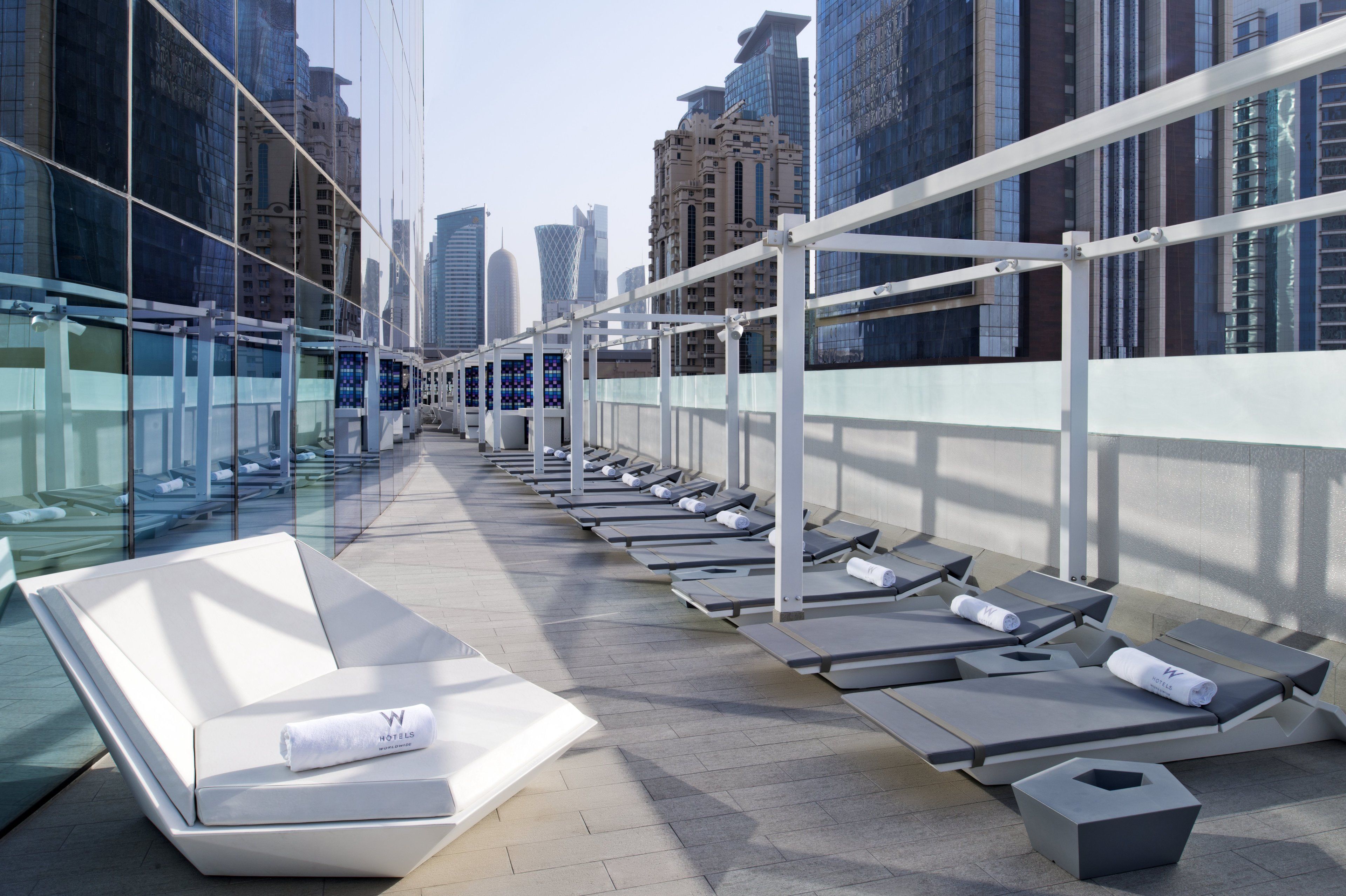 Outdoor pool, free cabanas, sun loungers