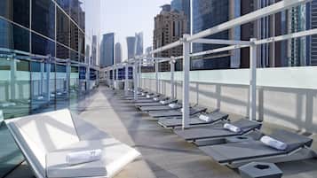 Outdoor pool, free cabanas, sun loungers