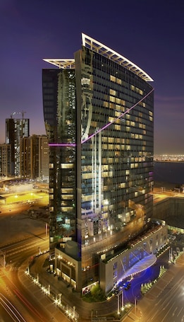 Façade de l’hébergement - soirée/nuit. W Doha
