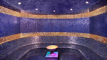 Couples treatment room(s), sauna, hot tub, steam room