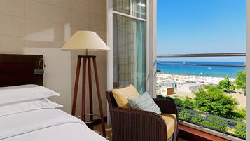 Premium bedding, minibar, in-room safe, desk