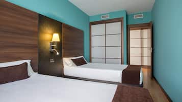 1 slaapkamer, een minibar, een kluis op de kamer, een bureau