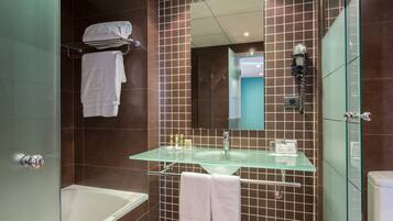 Eco-friendly toiletries, hair dryer, bidet, towels