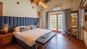 Presidential Suite | In-room safe, individually furnished, desk, iron/ironing board