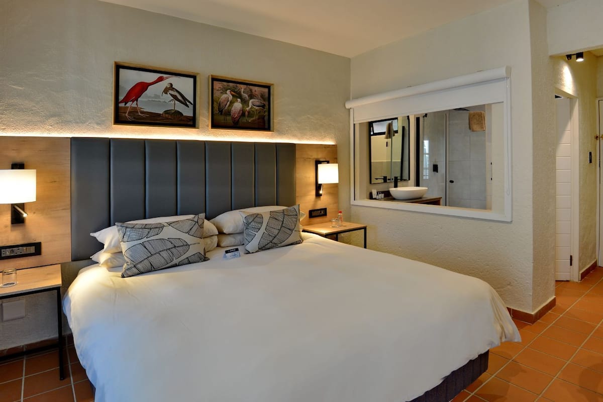 standard room | in-room safe, individually furnished, desk, iron/ironing board