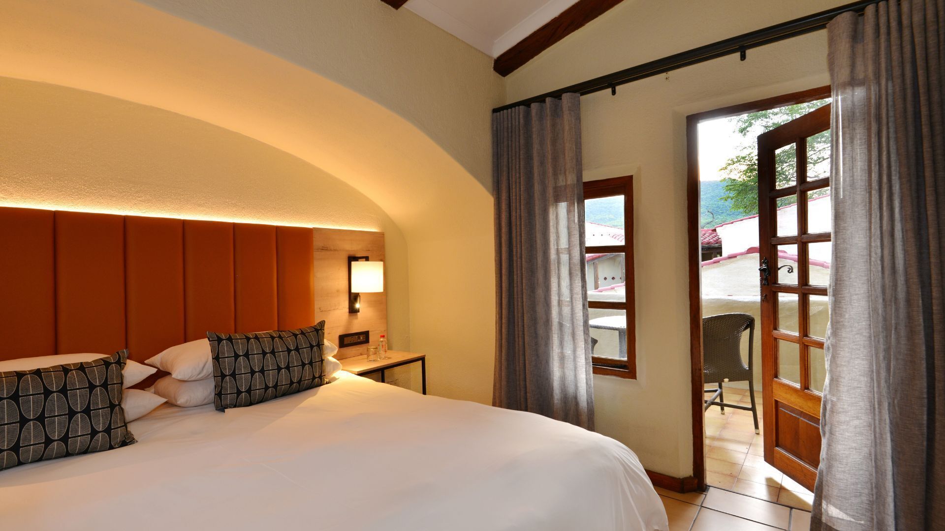 executive suite | in-room safe, individually furnished, desk, iron/ironing board