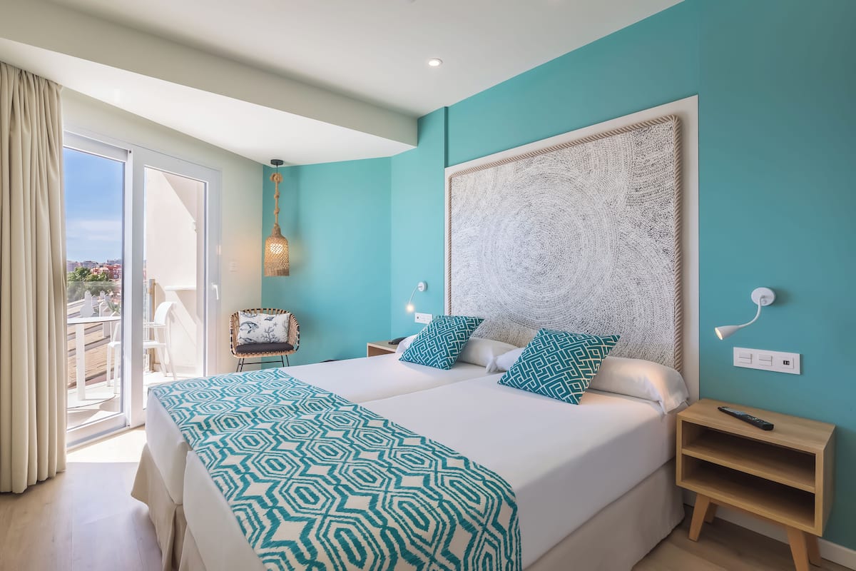 Minibar, in-room safe, blackout drapes, soundproofing