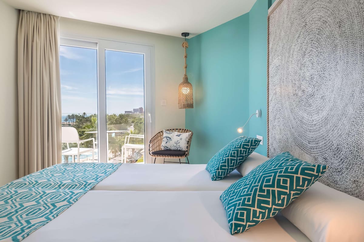 Minibar, in-room safe, blackout drapes, soundproofing