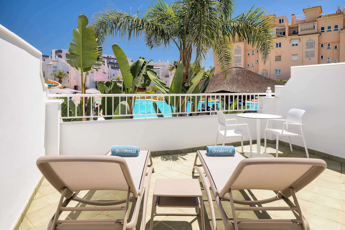 Premium Family Room | 1 bedroom, minibar, in-room safe, individually decorated