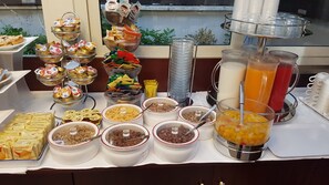 Free daily buffet breakfast