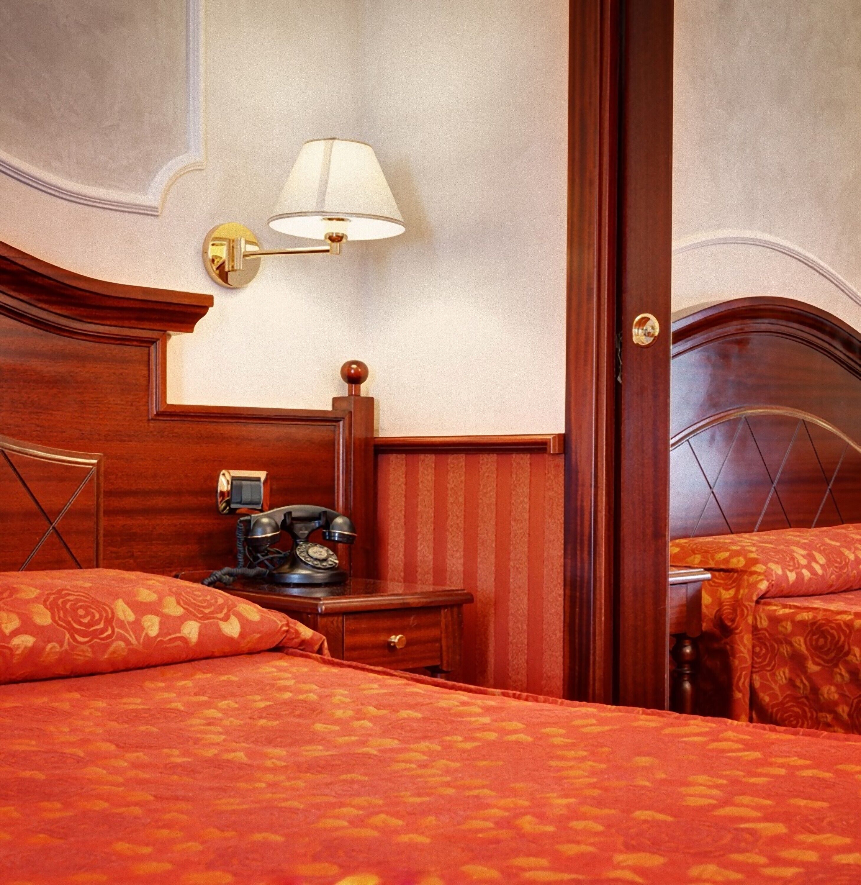 Hypo-allergenic bedding, minibar, in-room safe, desk