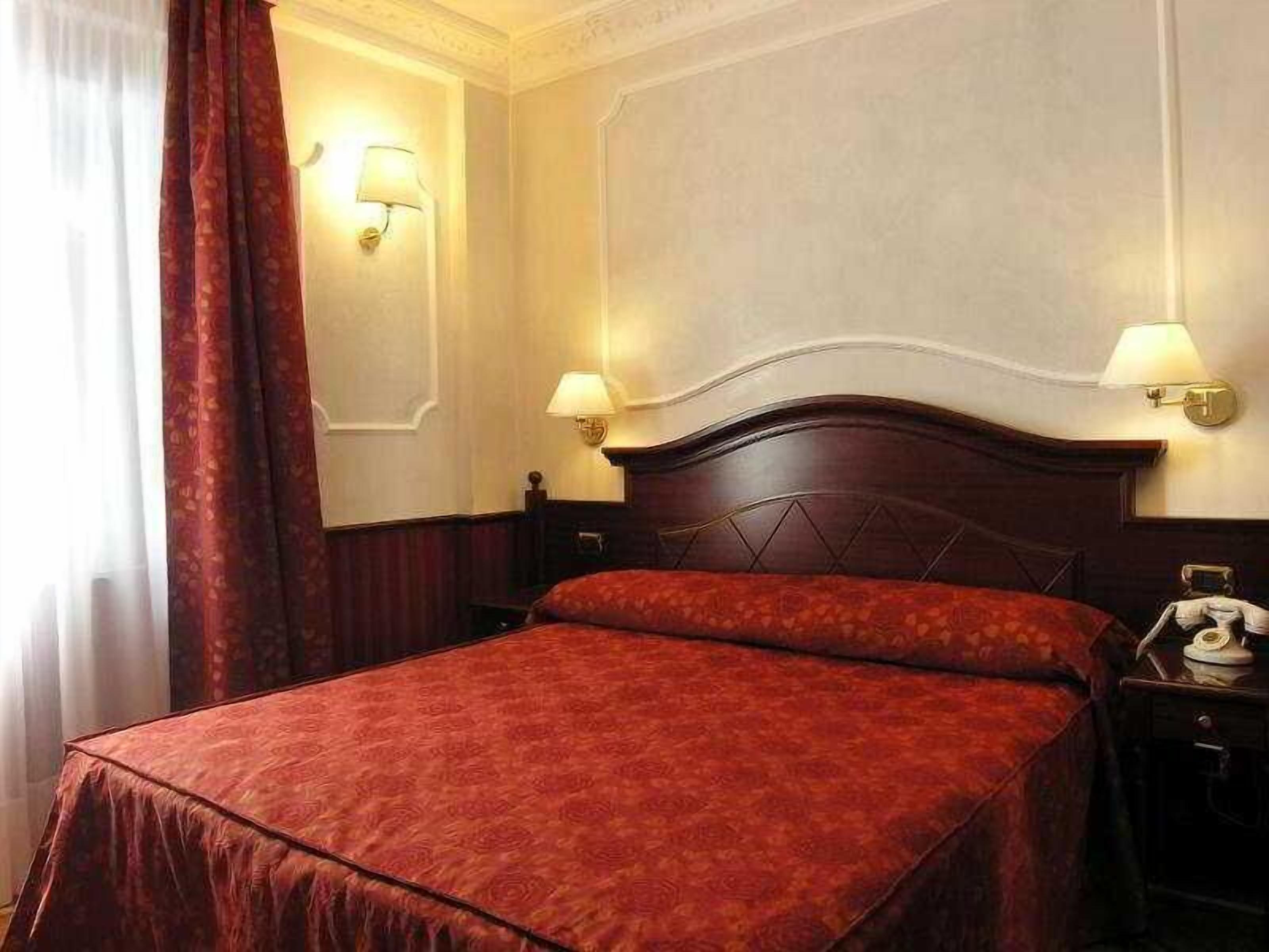 Hypo-allergenic bedding, minibar, in-room safe, desk