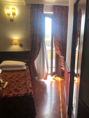 Ropa de cama hipoalergénica y minibar 