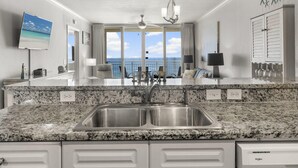 Kondominium, Beberapa Tempat Tidur, balkon, pemandangan samudra (#1131 - No Pets) | Dapur pribadi