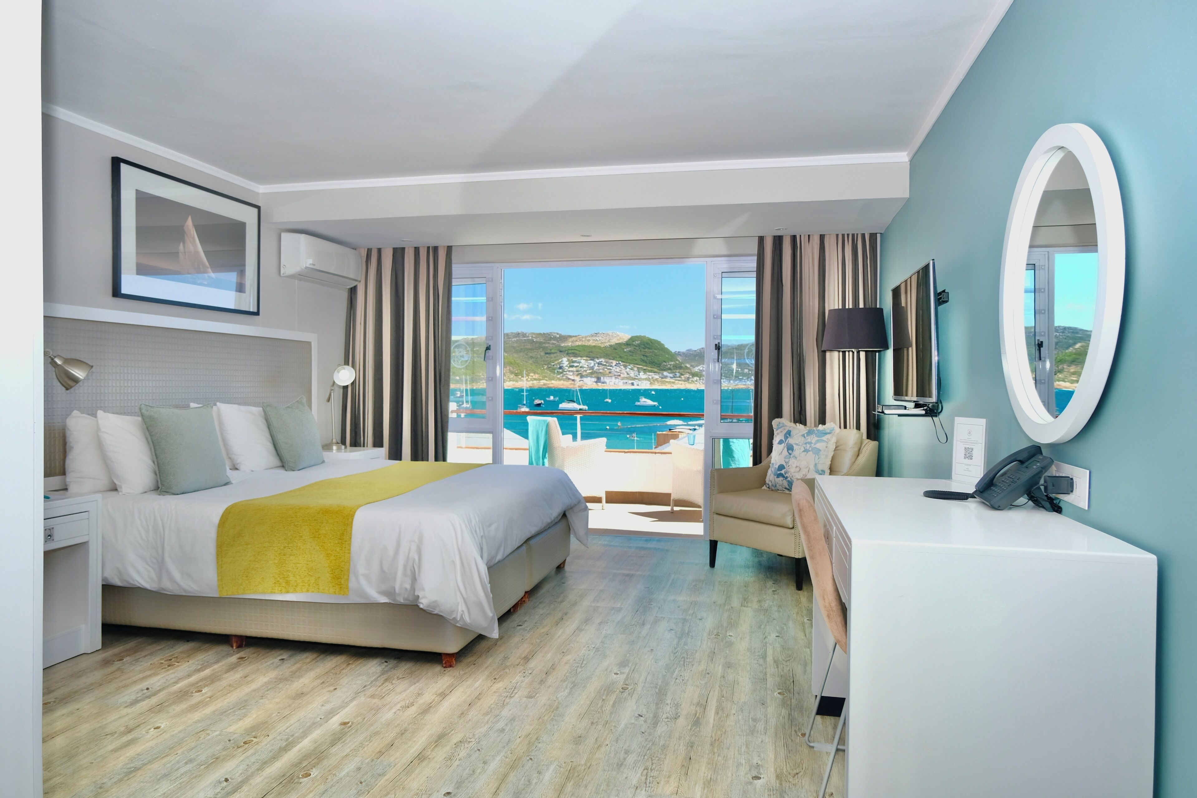 Standard Room, Balcony | Premium bedding, pillowtop beds, minibar, in-room safe