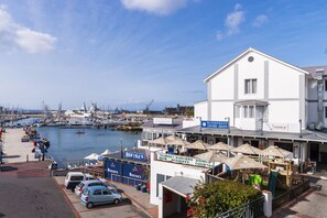 Dock - Simon's Town Quayside Hotel (Cape Town)