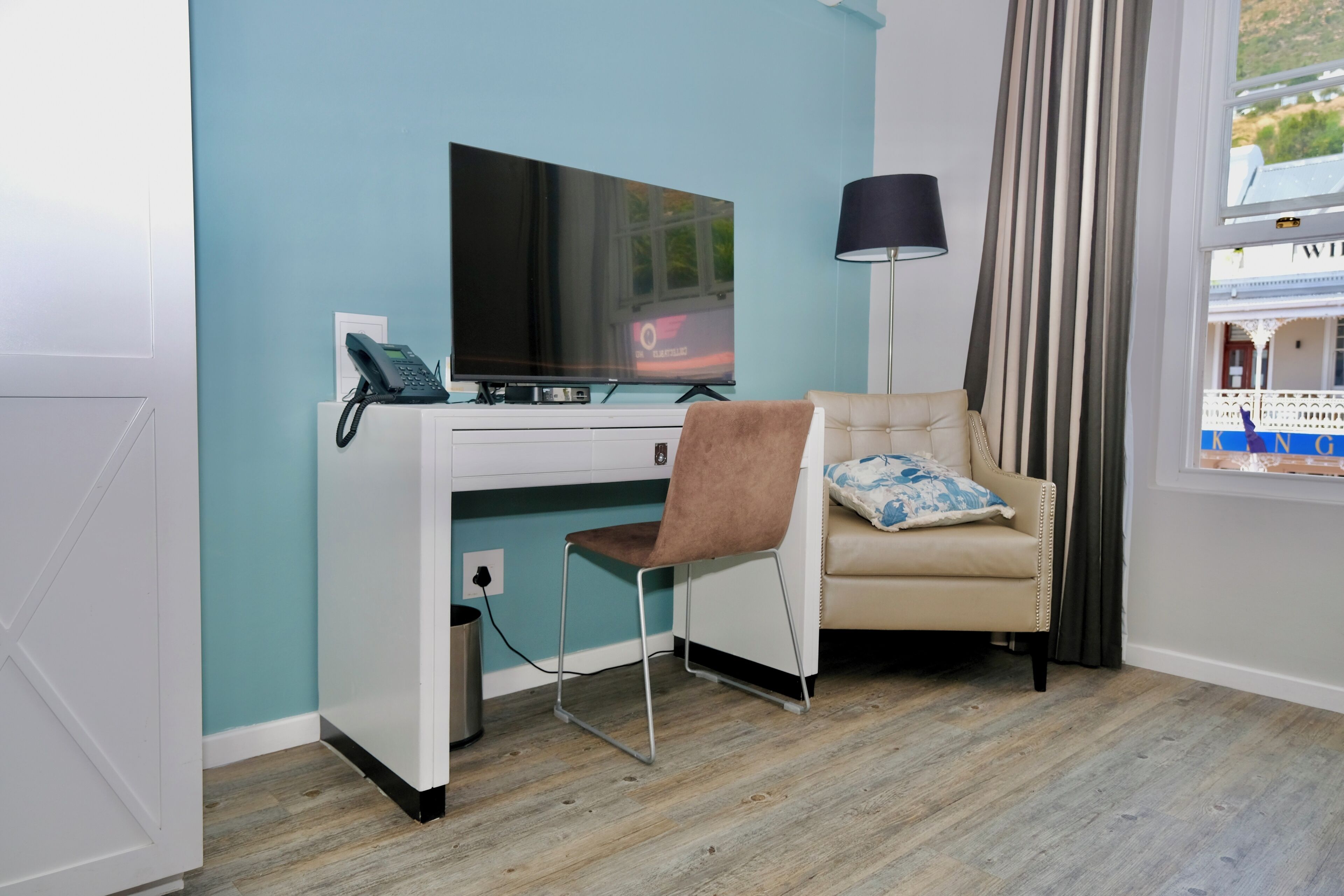 standard room, mountain view | living area | 32-inch flat-screen tv with satellite channels, tv