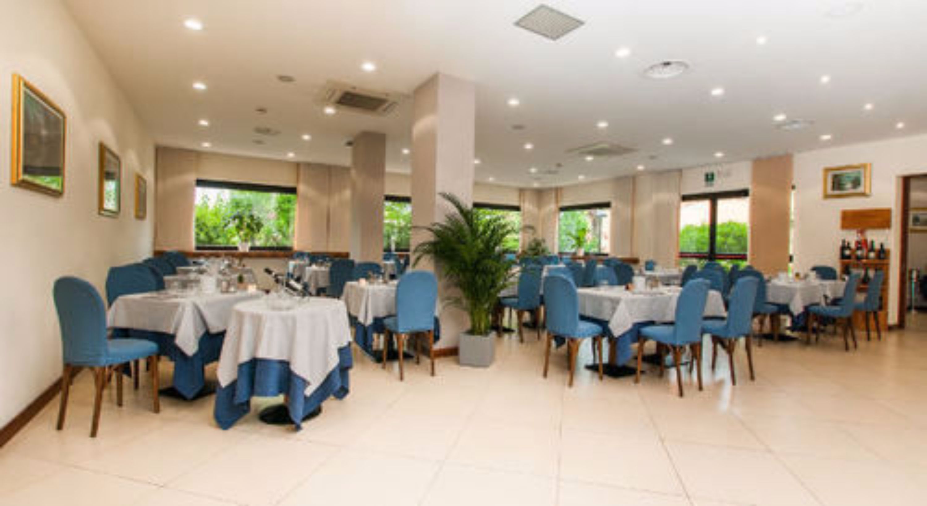 breakfast, lunch served; italian cuisine, al fresco dining