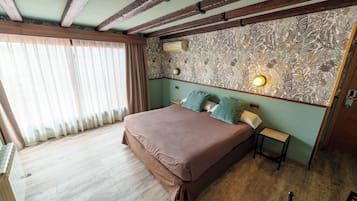 Matelas mémoire de forme, bureau, lits bébé (en supplément)