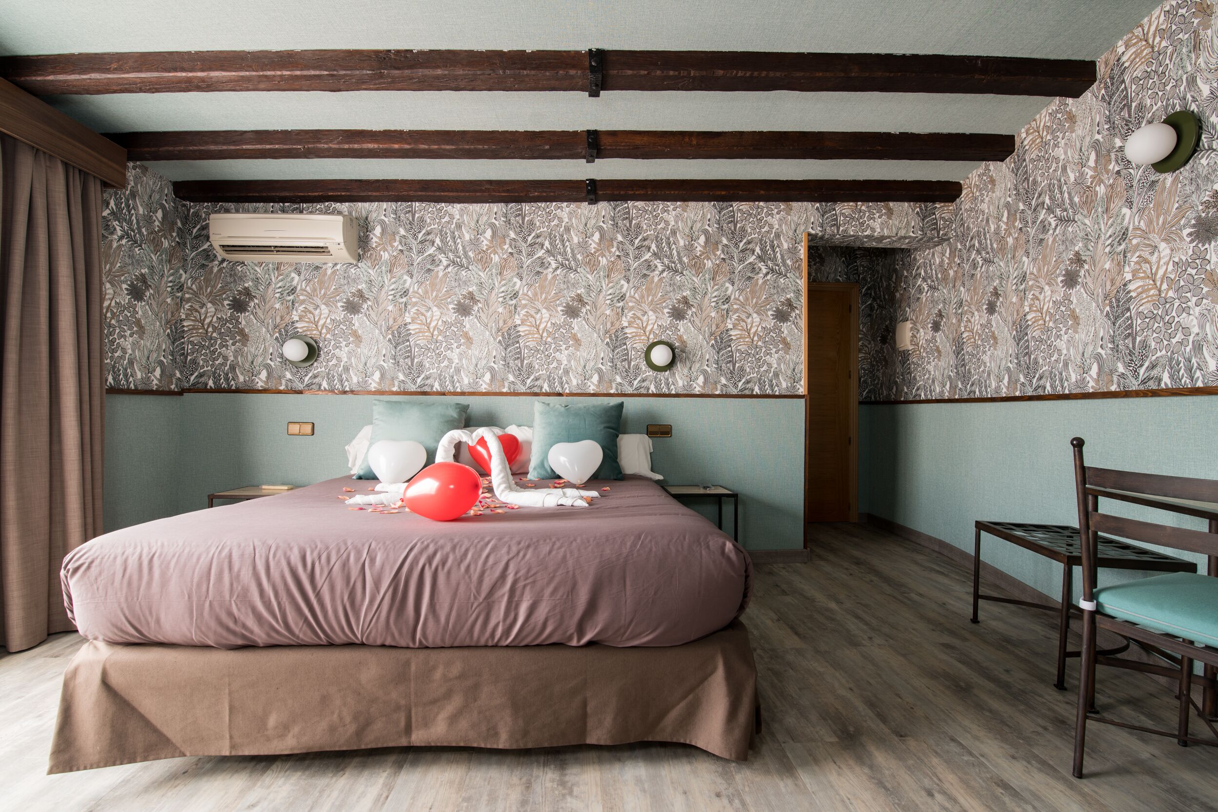 junior suite | memory-foam beds, desk, cots/infant beds, rollaway beds