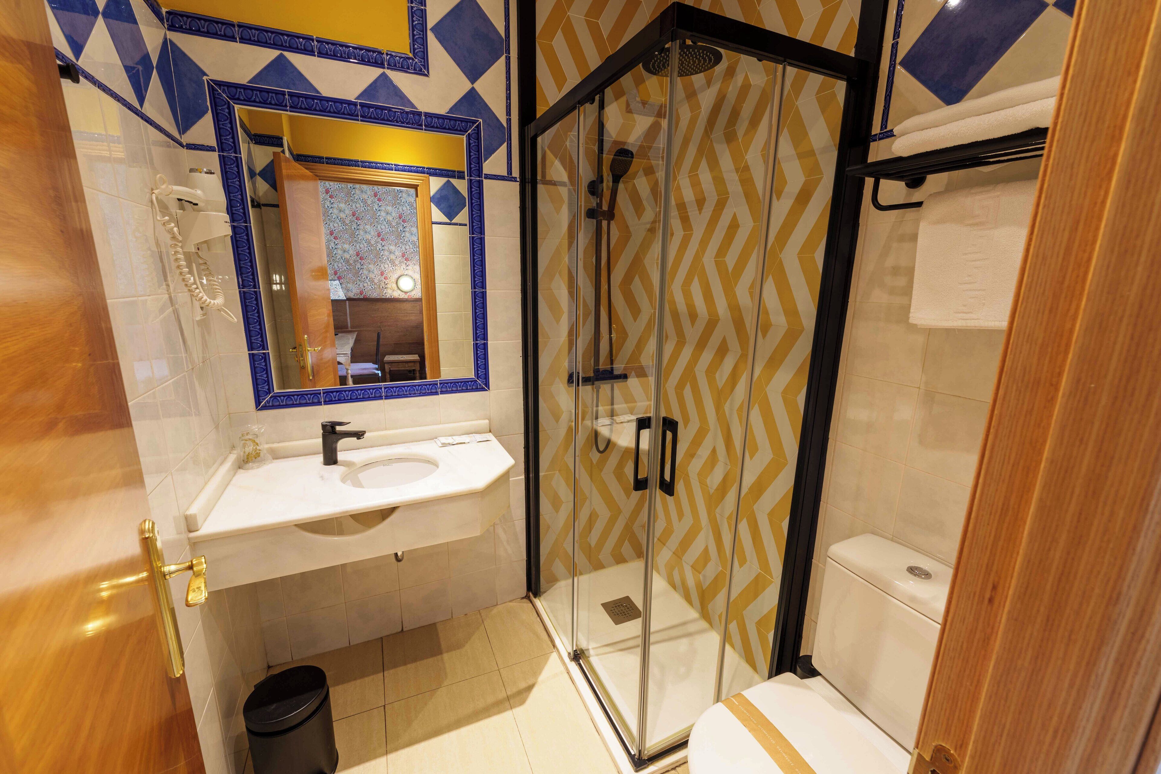 single room (for 1 or 2 people) | bathroom | combined shower/bathtub, deep-soaking bathtub, free toiletries