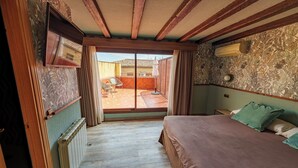 Junior Suite | Memory-foam beds, desk, cots/infant beds, rollaway beds - Hotel Sol (Toledo)