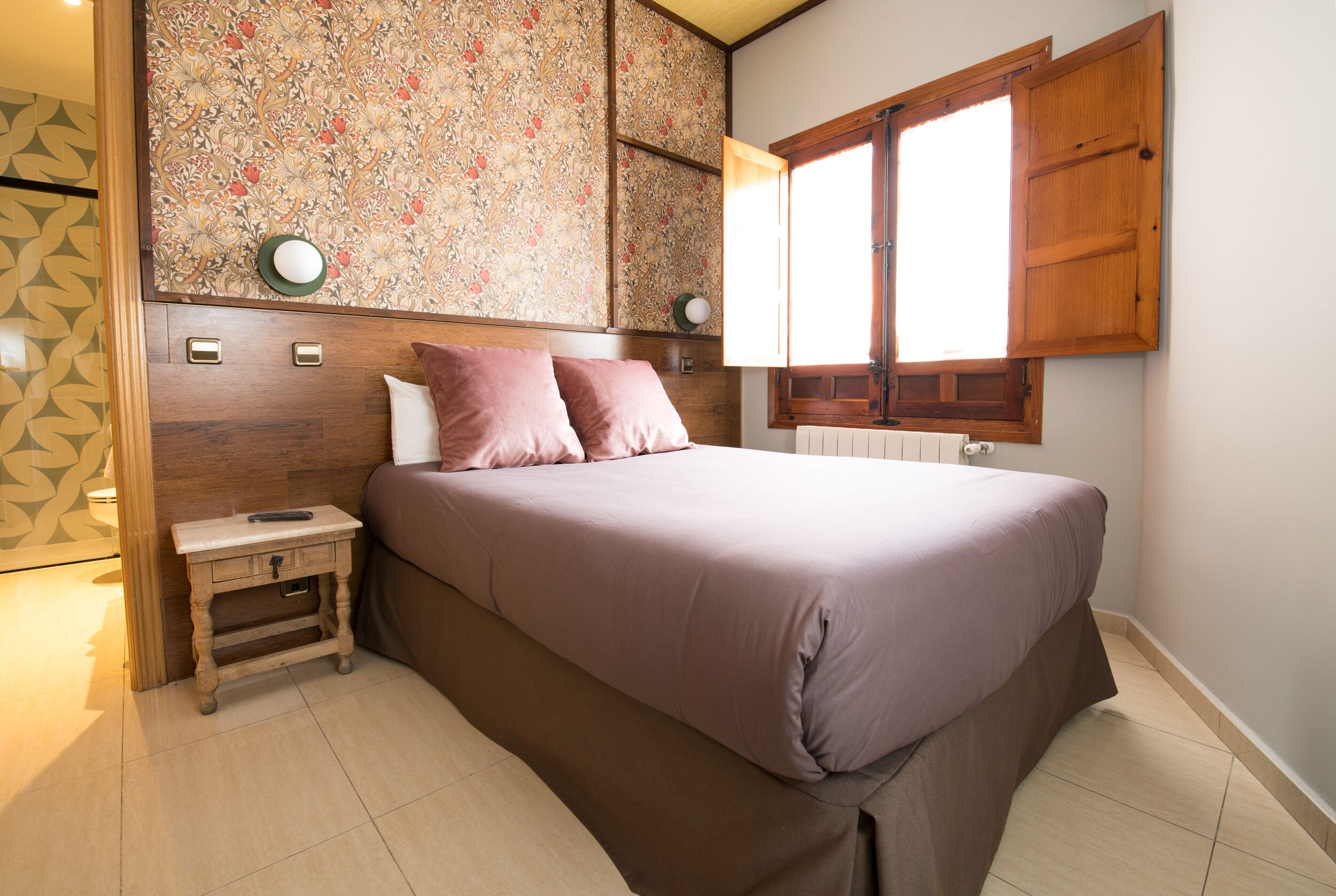 single room (for 1 or 2 people) | memory-foam beds, desk, cots/infant beds, rollaway beds